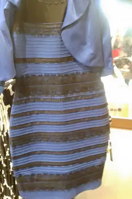 ما هو لون الفستان